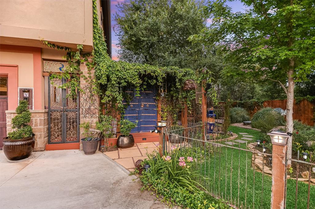 301 611 N Cuernavaca Dr Unit 301