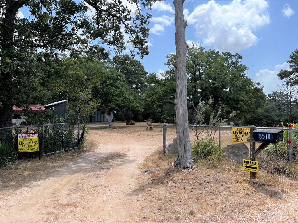 8518 Gray Ln, La Grange, TX 78945