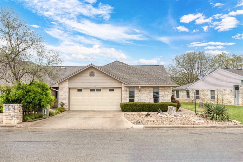32 Fairway Ln