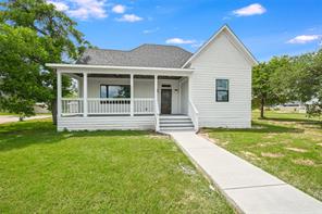1104 E Salty St, Thorndale, TX 76577