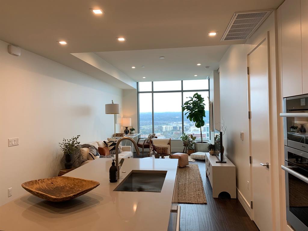 501 West Ave Unit 1402