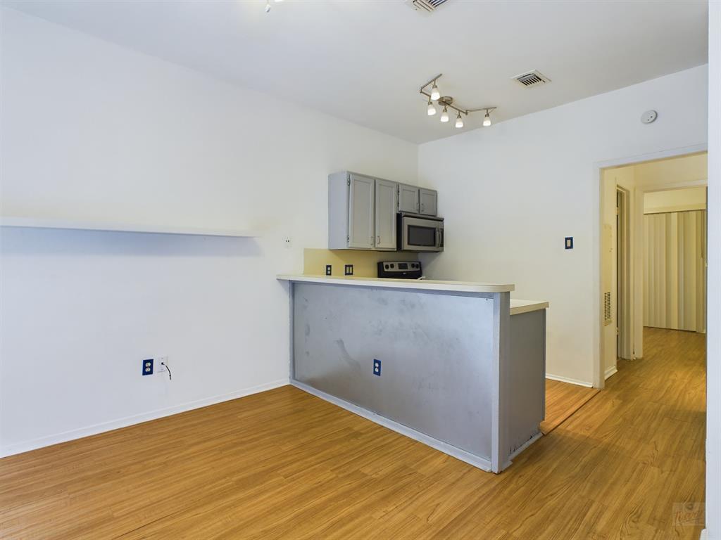 2210 PEARL St Unit 204  