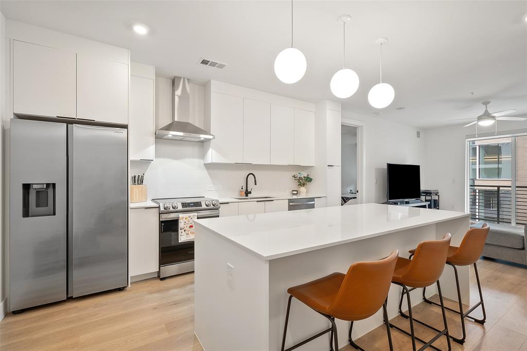 305 1701 Simond Ave Unit 305  