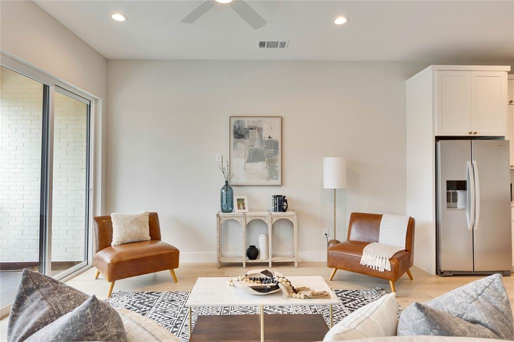 B 1937 E 38th 1/2 St B