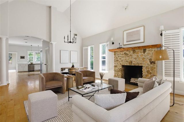 9008 Zyle Rd — Sunrise Country