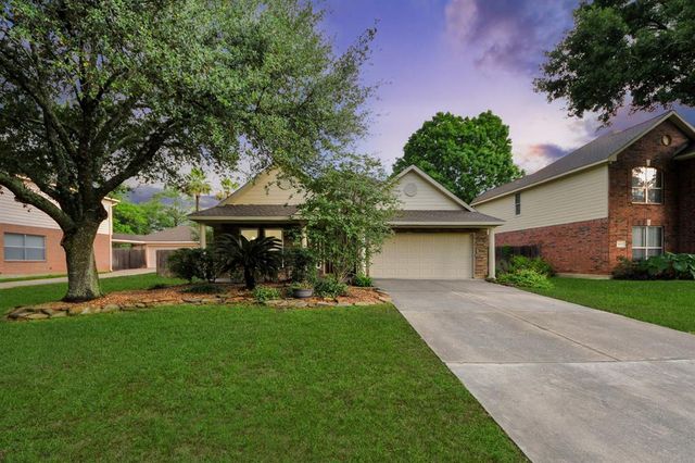 5622 Pinaster Pointe Ln — Pinelakes Pinaster Pointe