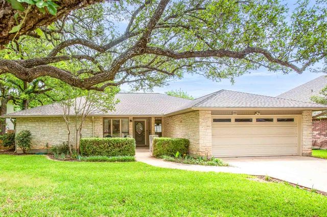 1911 Oakview Dr — Woods Sec 04
