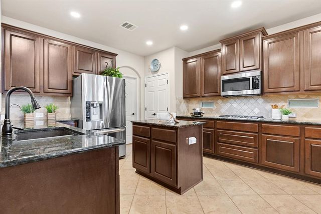 2934 Magellan Way — Paloma Lake