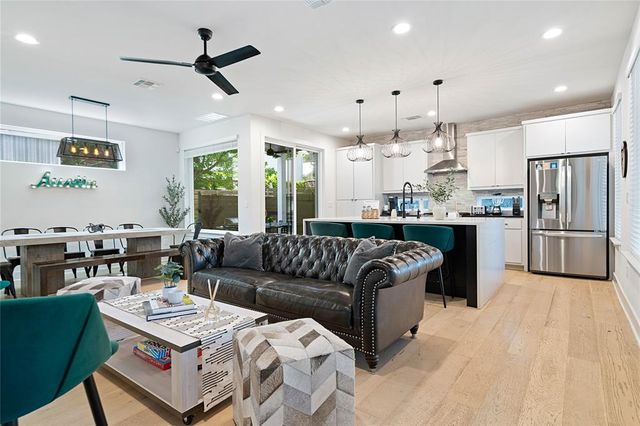 1306 Navasota St — Merz Addition