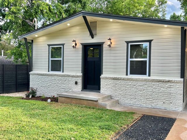 4711 Bandera Rd — Oak Lawn Sec 01
