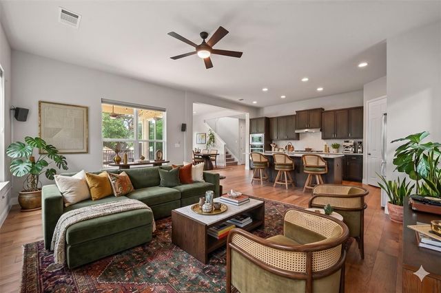 8813 Jodie Ln — West Oak Condo Amd
