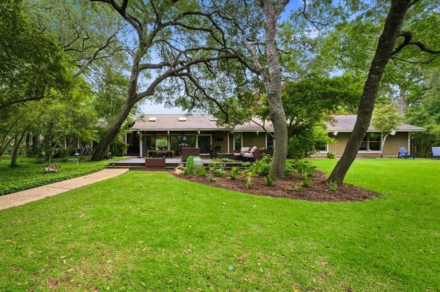 32 Sundown Pkwy — Westlake Oaks