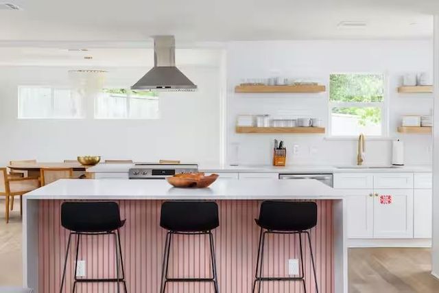 605 E Covington Dr — Walnut Forest