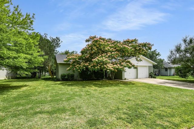 1103 Green Meadow Dr — Mesa Park Sec 1