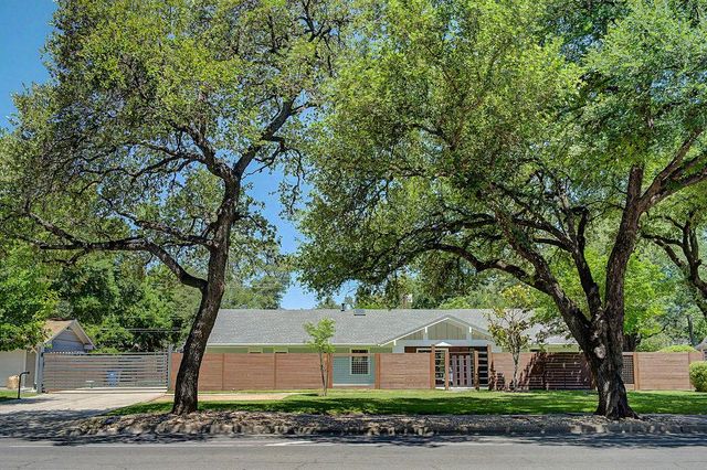 8612 Mesa Dr — Westover Hills