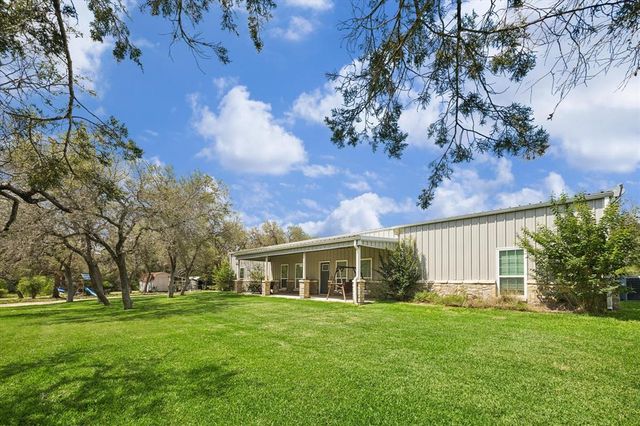 575 County Road 342 — 4 Points Landing