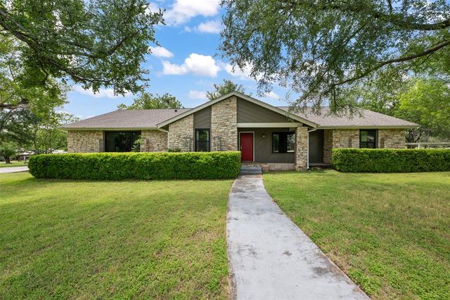 1600 Pin Oak Ln — Great Oaks Sec 2