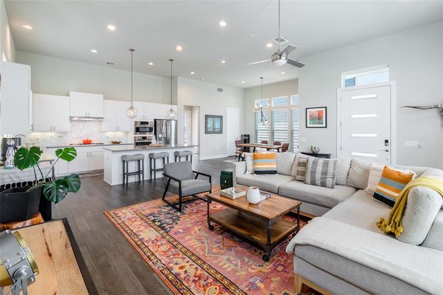 6025 Seville Dr — Agave