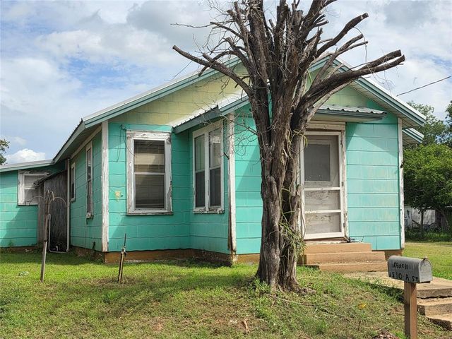 1510 A St — Floresville Sections
