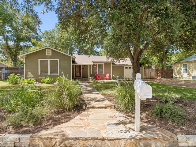 351 E North St — New Braunfels