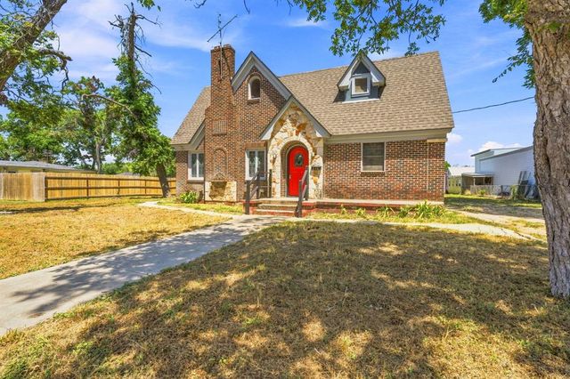 210 E Cedar St — Farm