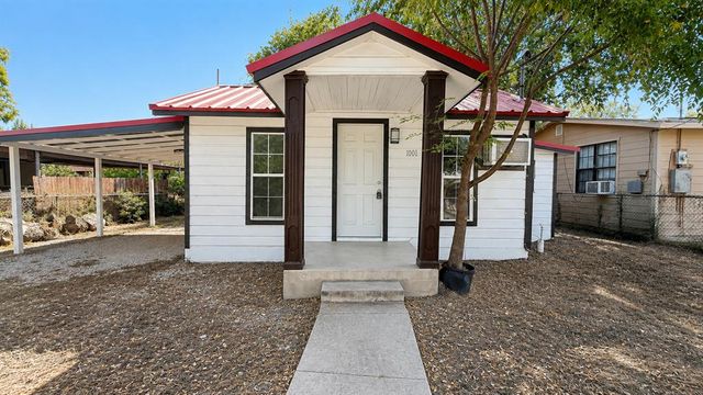 1001 Tony Lee St — Westside