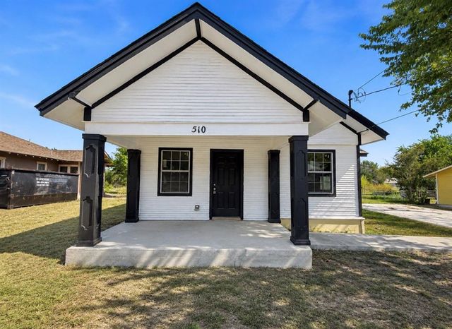 510 E Pine St — Windsor