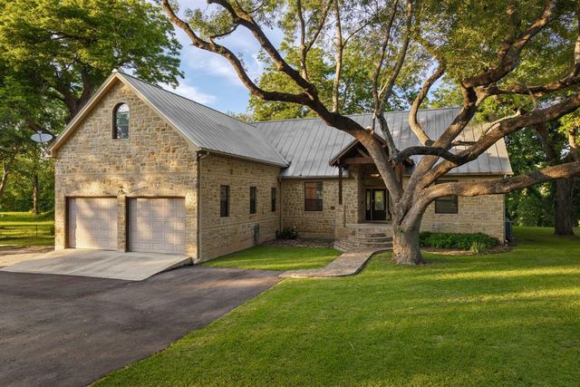 302 Guadalupe River Dr — Parkview Estates