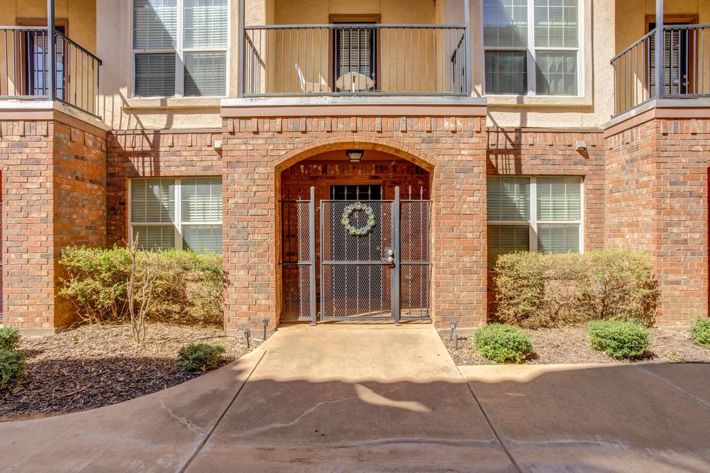 APT 4 2111 Main St Unit 4  