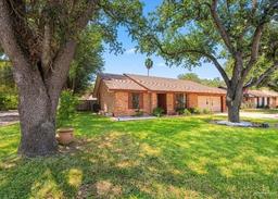 2307 N Mayberry Road — Briarwood