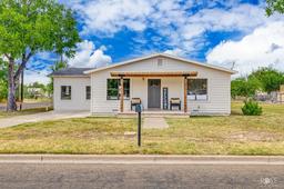 204 E 37th Street — Lakeview