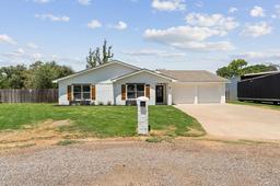 5 Green Oaks Circle — Country Club North