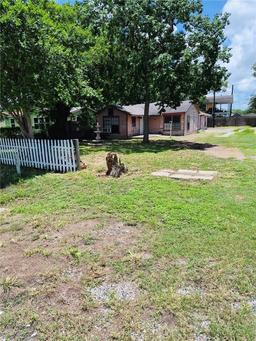 3010 Fm 763 — Rose Acres