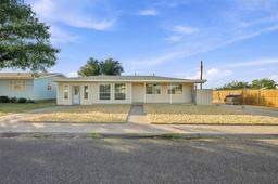 1813 E 43rd St — Fleetwood