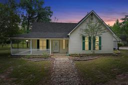 1422 Sand Country Rd, Jefferson, TX 75657