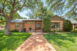 1701 Douglas — Urbandale