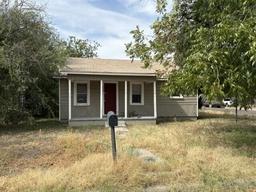 823 N Jackson Street — Loves