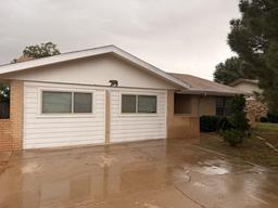 9008 Holiday Dr — Lawndale
