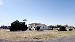 5821 N Hall — El Ru Acres