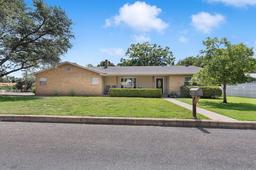 120 W Driftwood Dr — Carriage Hills