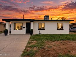 5137 DEBEERS Drive — Sun Valley