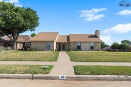 18 Happy Hill Drive — Expressway Village