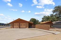 3216 Sentinel Dr — Skyline Heights