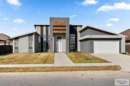 6832 Villa De Jardin — VILLA DE JARDIN