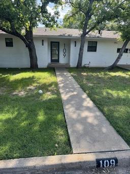 109 Glenwood Dr — Carriage Hills