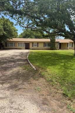 2332 Bainbridge Dr — Country Club
