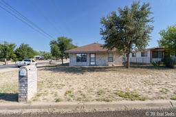 324 W Avenue S — Fort Concho