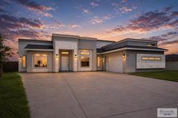 5422 Lovers Ln — THE WOODS