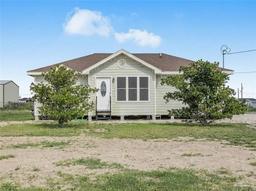 3214 Hualahuises Street — Del Rey Estates