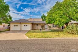 231 Dellwood Drive — Metcalfe Heights